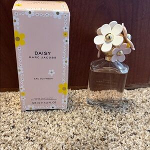 Marc Jacobs Daisy Wild Eau So Fresh 125 ml 4.2 oz. Slightly used.